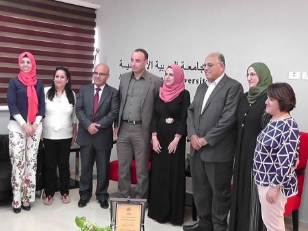 الجامعة العربية الأمريكية تكرم الكاتبة و الشاعرة منال دراغمة 